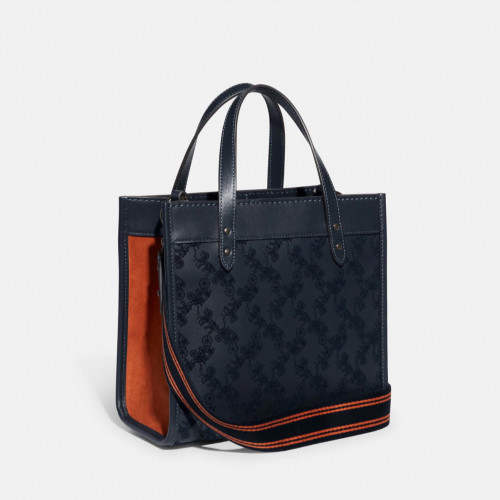 Field Tote 22 With Horse And Carriage