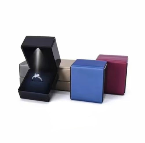 علبه خاتم مضيئة
