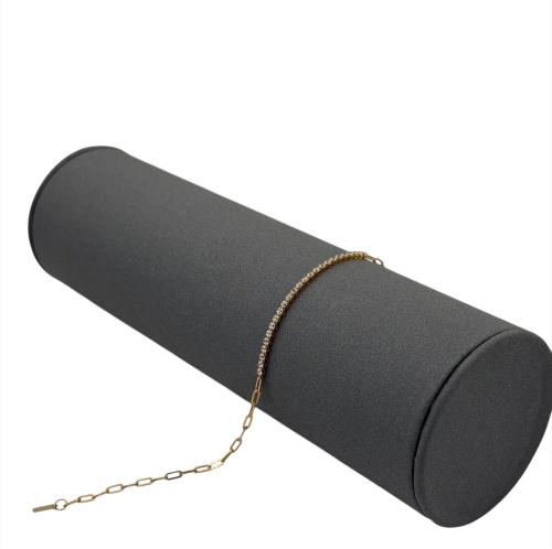 سوارة ذهب عيار 18 تصميم الماس الوزن : 1.2g