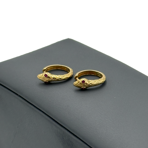 حلق ذهب عيار 18 تصميم الماس الوزن : 2.1g