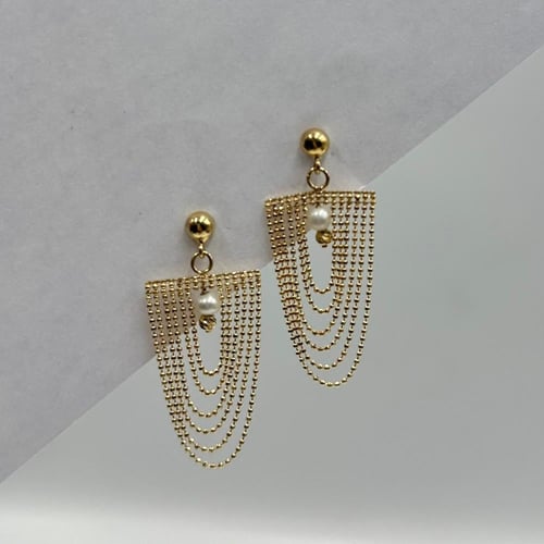 حلق ذهب عيار 18 الوزن : 4.25g