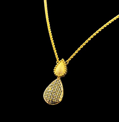 عقد ذهب صافي عيار 21 الوزن :4.2g