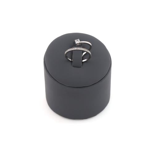 خاتم ذهب عيار 18 تصميم الماس الوزن : 2.8g