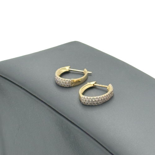 حلق ذهب عيار 18 تصميم الماس الوزن : 3.6g