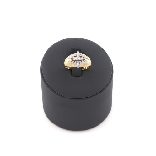 خاتم ذهب عيار 18 تصميم الماس الوزن : 2.5g