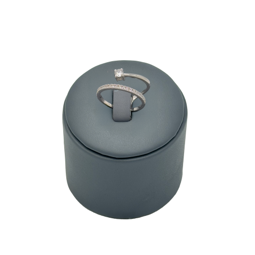 خاتم ذهب عيار 18 تصميم الماس الوزن : 2.8g