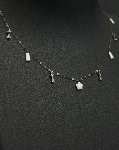 تشوكر ذهب عيار 18 تصميم الماس مع لون ميناء الوزن :...