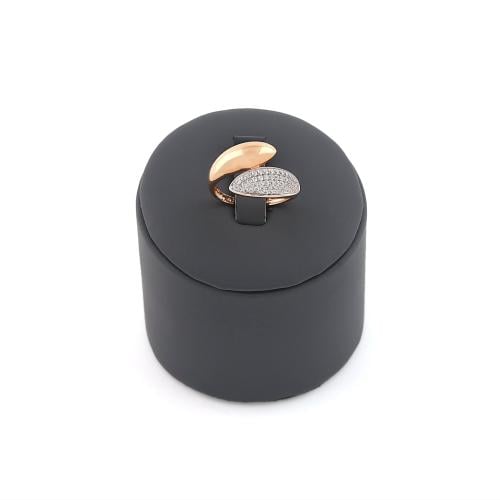 خاتم ذهب عيار 18 تصميم الماس الوزن : 2.9g