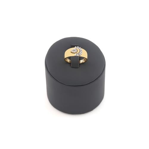 خاتم ذهب عيار 18 تصميم الماس الوزن : 3.4g