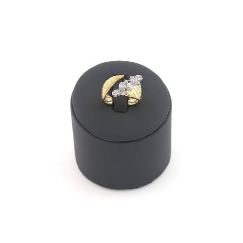 خاتم ذهب عيار 18 تصميم الماس الوزن : 4.9g
