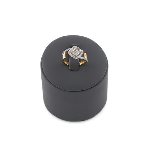 خاتم ذهب عيار 18 تصميم ألماس الوزن:2.7g