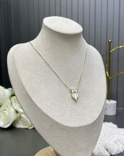 عقد ذهب عيار 18 تصميم الماس الوزن : 3.5g