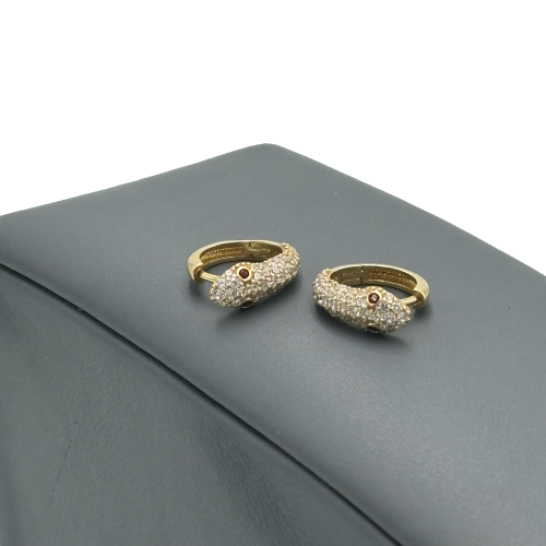 حلق ذهب عيار 18 تصميم الماس الوزن : 3.3g