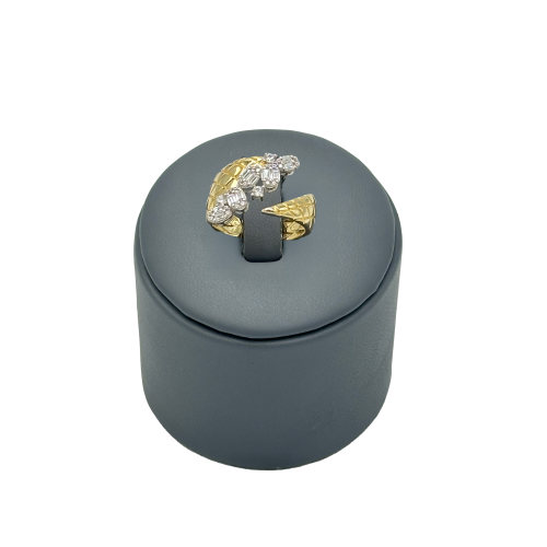 خاتم ذهب عيار 18 تصميم الماس الوزن : 4.9g