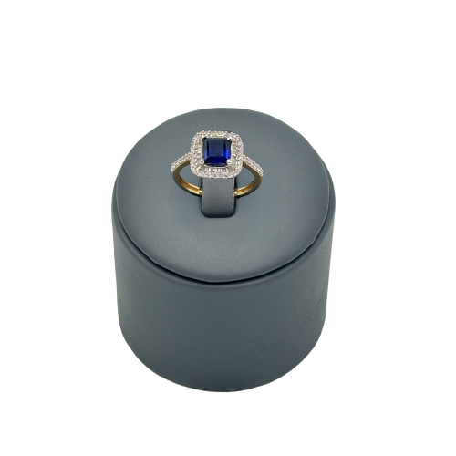 خاتم ذهب عيار 18 تصميم الماس الوزن : 3.7g