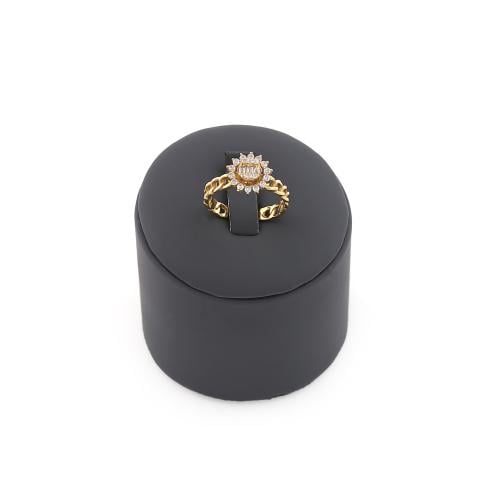 خاتم ذهب عيار 18 تصميم الماس الوزن : 3.1g