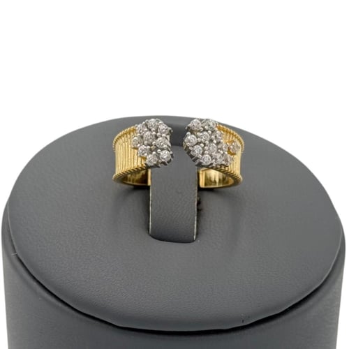 خاتم ذهب عيار 18 تصميم الماس الوزن : 3.1g