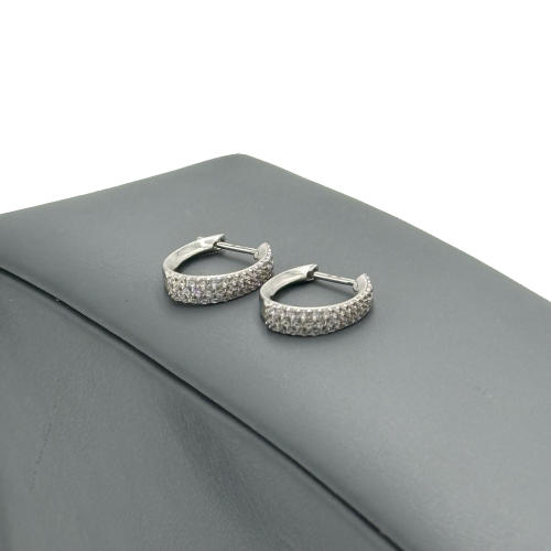 حلق ذهب عيار 18 تصميم الماس الوزن : 3.5g