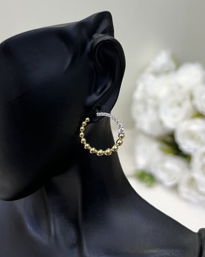 حلق ذهب عيار 18 تصميم الماس الوزن : 4.6g