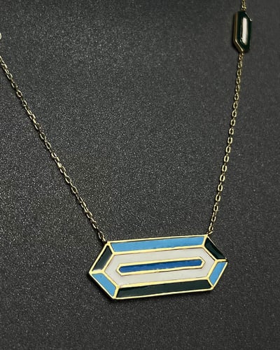 عقد ذهب صافي عيار 18 مع الوان ميناء الوزن : 7.5g