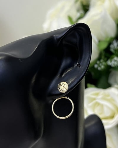 حلق ذهب صافي عيار 18 الوزن : 2.3g