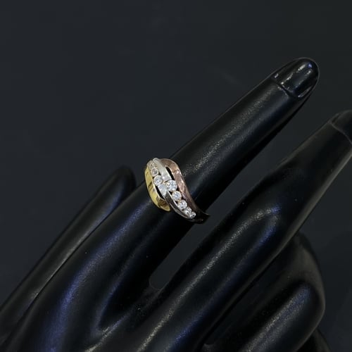 خاتم ذهب عيار 18 تصميم الماس الوزن : 2.8g