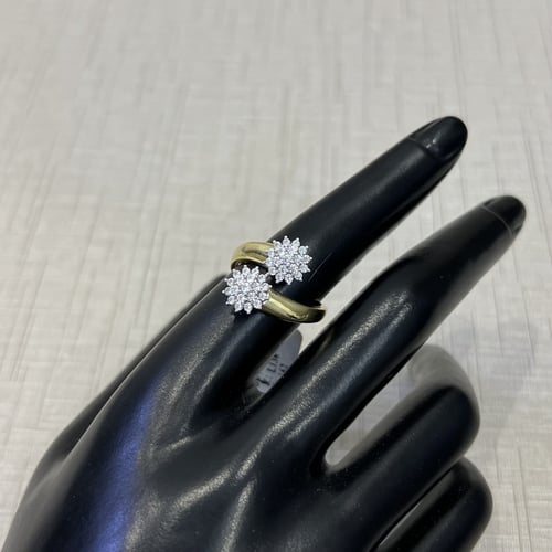 خاتم ذهب عيار 18 تصميم الماس الوزن : 3.8g