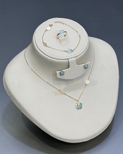 طقم ذهب صافي عيار 18 مع لون ميناء الوزن : 5.4g