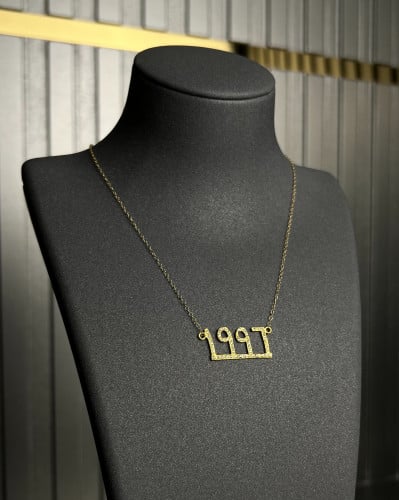 عقد تاريخ ميلادك ذهب عيار 18 تصميم الماس الوزن : 2...