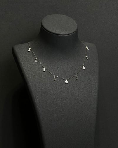 تشوكر ذهب عيار 18 تصميم الماس مع لون ميناء الوزن :...