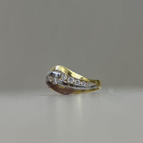 خاتم ذهب عيار 18 تصميم الماس الوزن : 2.8g