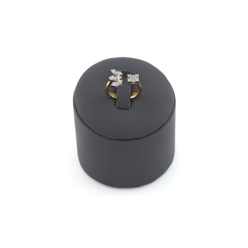 خاتم ذهب عيار 18 تصميم الماس الوزن : 3.2g