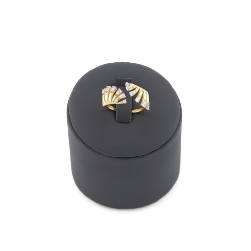 خاتم ذهب عيار 18 تصميم الماس الوزن : 2.5g