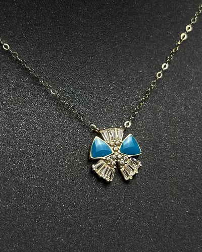 عقد ذهب عيار 18 تصميم الماس مع الوان ميناء الوزن :...