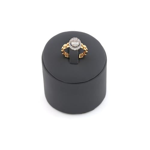 خاتم ذهب عيار 18 تصميم الماس الوزن : 3.6g