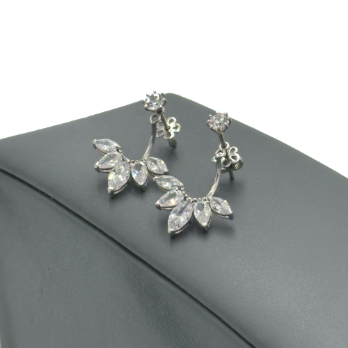 حلق ذهب عيار 18 تصميم الماس الوزن : 3.4g