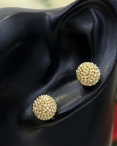 حلق ذهب صافي عيار 18 الوزن : 3g