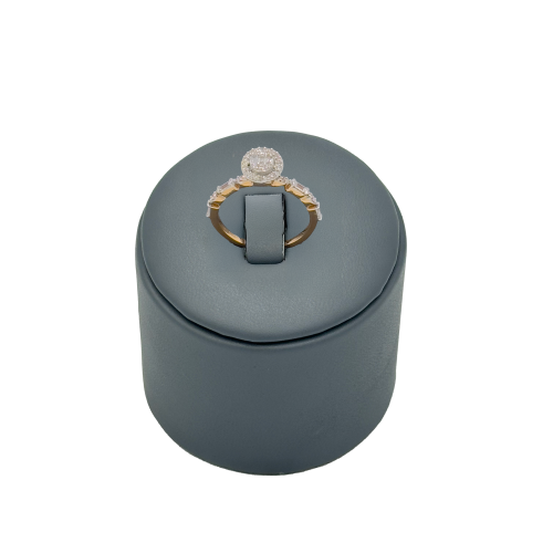 خاتم ذهب عيار 18 تصميم الماس الوزن : 2.4g