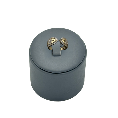 خاتم ذهب عيار 18 تصميم الماس الوزن : 2.4g