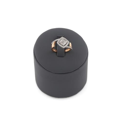 خاتم ذهب عيار 18 تصميم ألماس الوزن:2.7g