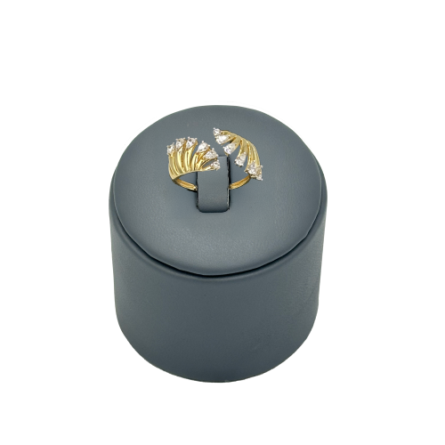 خاتم ذهب عيار 18 تصميم الماس الوزن : 2.5g