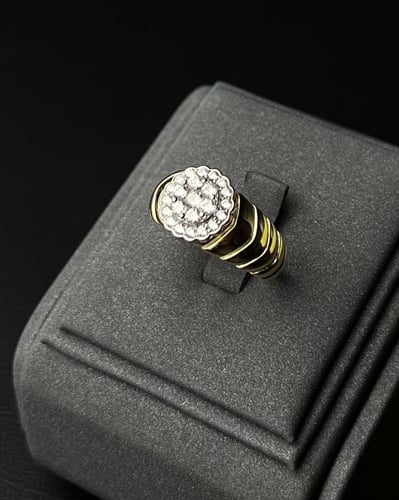 خاتم ذهب عيار 18 تصميم الماس الوزن : 5.1g