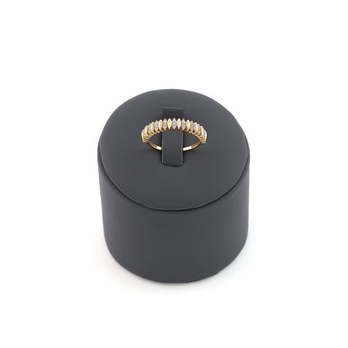 خاتم ذهب عيار 18 تصميم الماس الوزن : 2.4g
