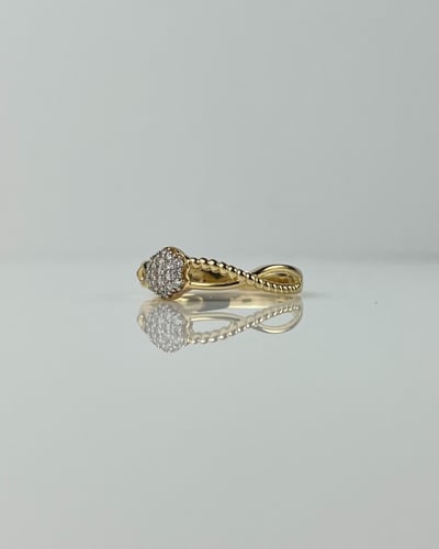 خاتم ذهب عيار 18 تصميم الماس الوزن : 3.0g