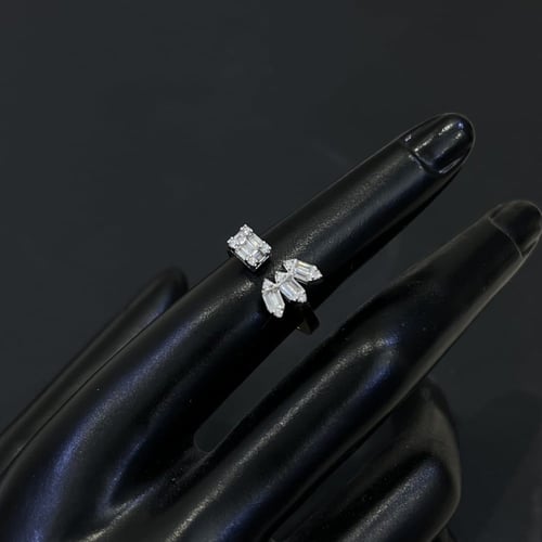 خاتم ذهب عيار 18 تصميم الماس الوزن : 3.2g