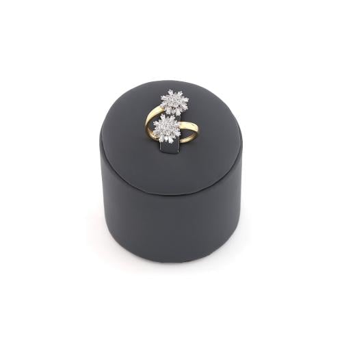خاتم ذهب عيار 18 تصميم الماس الوزن : 3.3g