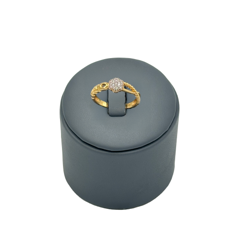 خاتم ذهب عيار 18 تصميم الماس الوزن : 3.0g