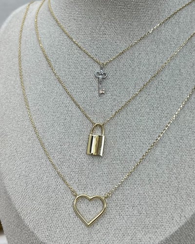 عقد ذهب صافي مكس عيار 18 الوزن :7.8g