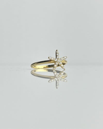 خاتم ذهب عيار 18 تصميم الماس الوزن : 1.9g