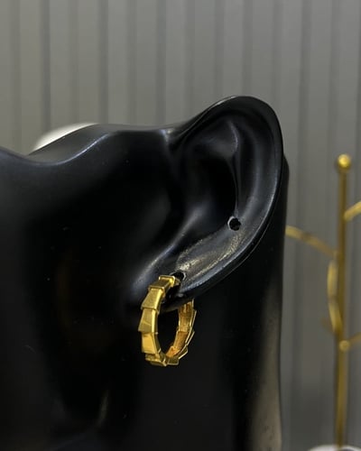 حلق ذهب صافي عيار 21 الوزن : 3.9g